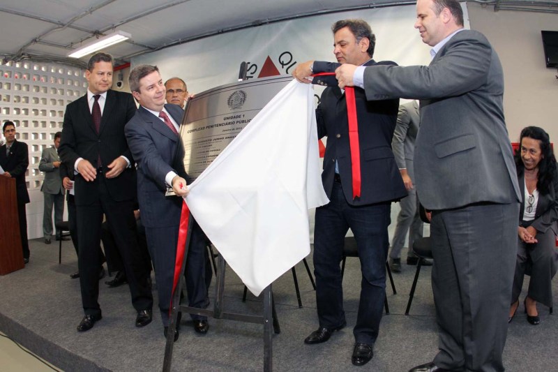 O governador Anastasia, acompanhado do senador Aécio Neves, inauguram primeira penitenciária do país, construída por meio de PPP - Foto: Gil Leonardi / Imprensa MG