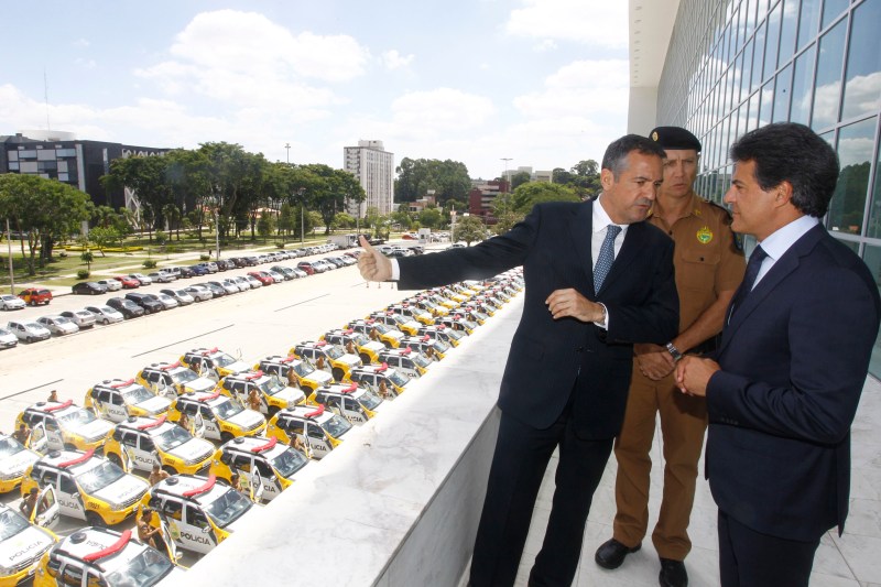 Alguns automóveis existem. Já segurança...