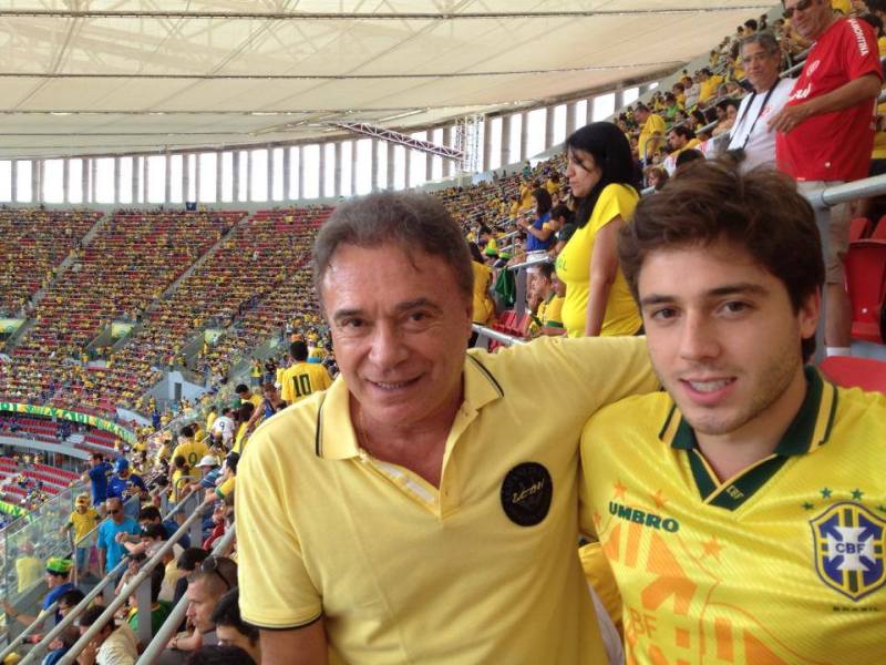 1017053_544129375644315_254285654_n