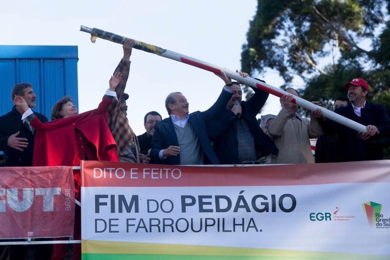 Tarso Genro levanta cancela e acaba com privatização