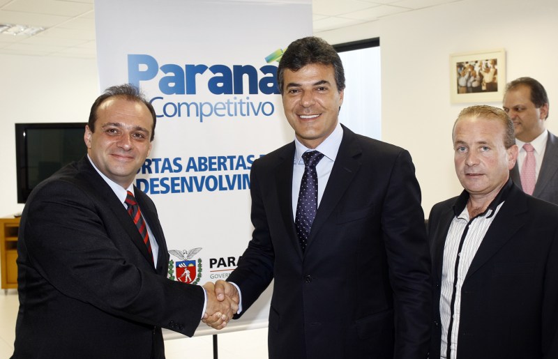 Beto Richa e representantes da Votorantim