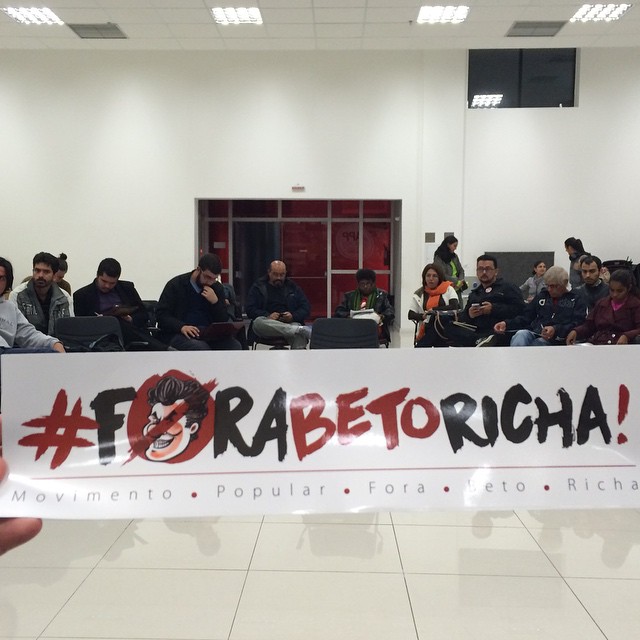 O adesivo do movimento, que foi unificado. Foto de Tarso Cabral Violin